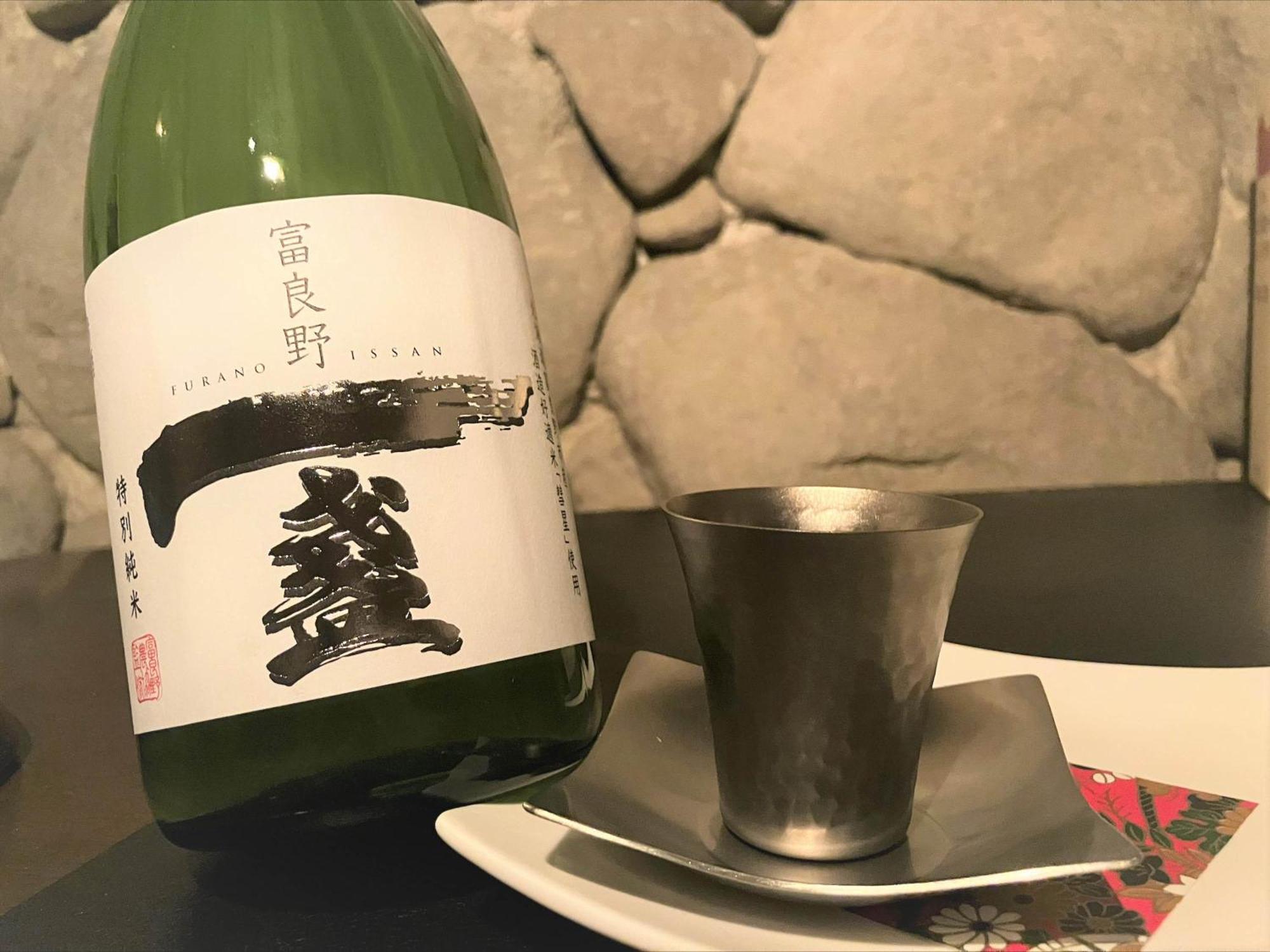 Shin Furano Prince Hotel מראה חיצוני תמונה A bottle of sake