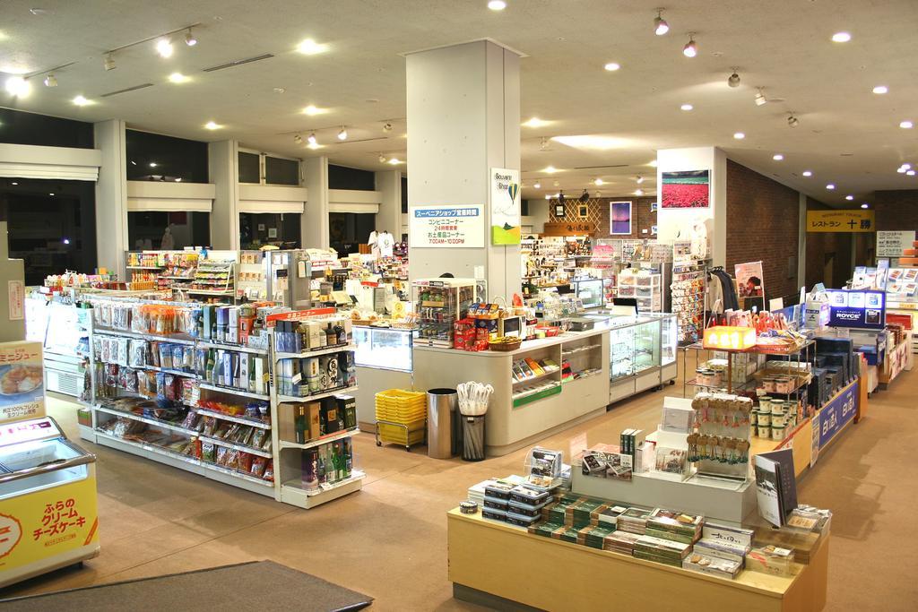 Shin Furano Prince Hotel מראה חיצוני תמונה A typical department store in Japan