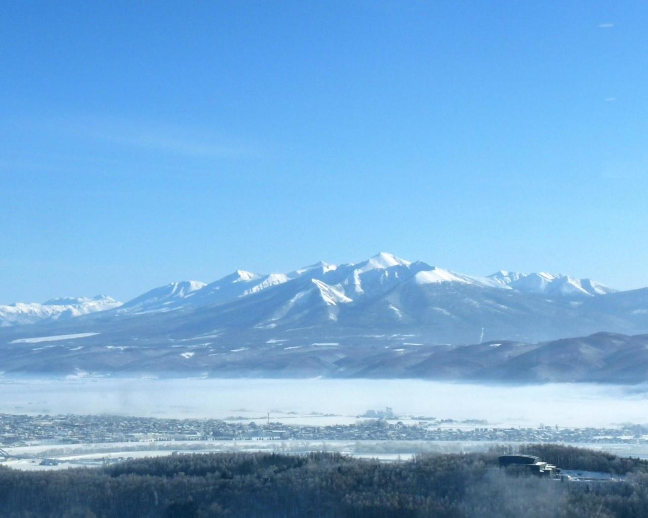 Shin Furano Prince Hotel מראה חיצוני תמונה View of the range from the west